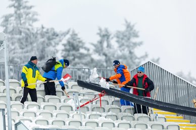 Helpers during the preparations for the Biathlon World Championships in Oberhof (Photo: Christian Heilwagen)